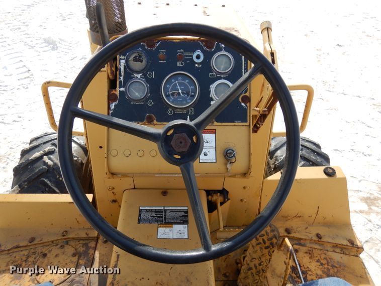 image for item HX9667 1994 Vermeer V4750  trencher