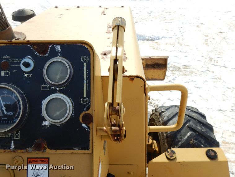 image for item HX9667 1994 Vermeer V4750  trencher