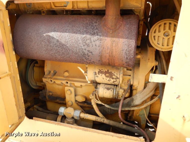 image for item HX9667 1994 Vermeer V4750  trencher