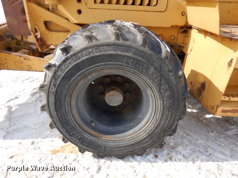 image for item HX9667 1994 Vermeer V4750  trencher