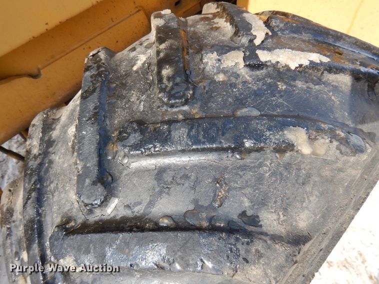 image for item HX9667 1994 Vermeer V4750  trencher