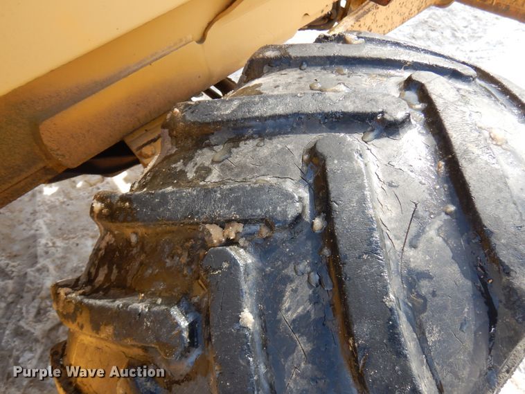 image for item HX9667 1994 Vermeer V4750  trencher