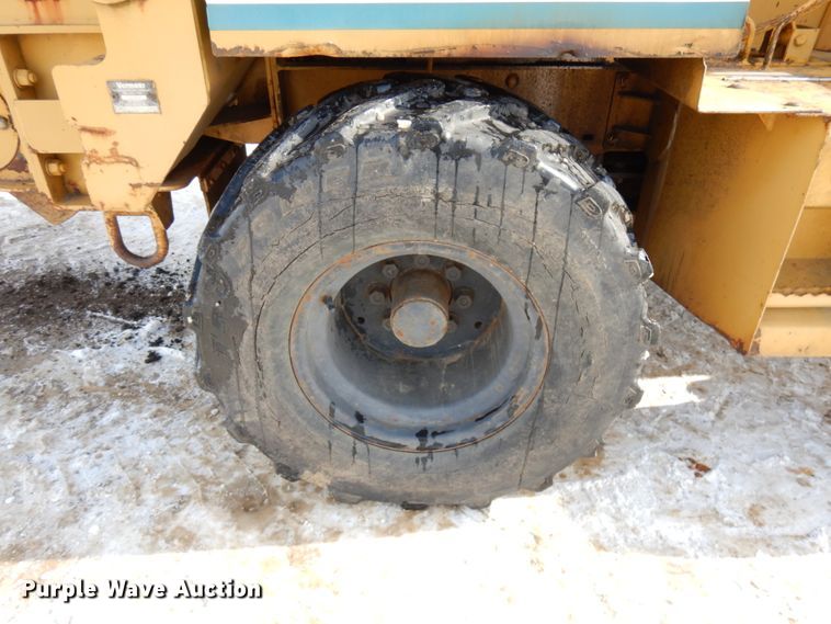 image for item HX9667 1994 Vermeer V4750  trencher