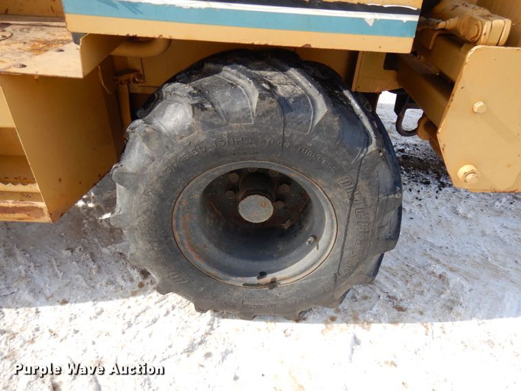 image for item HX9667 1994 Vermeer V4750  trencher