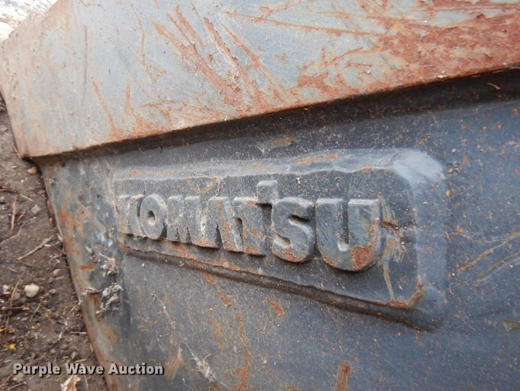 image for item HX9694 Komatsu  18"W excavator bucket