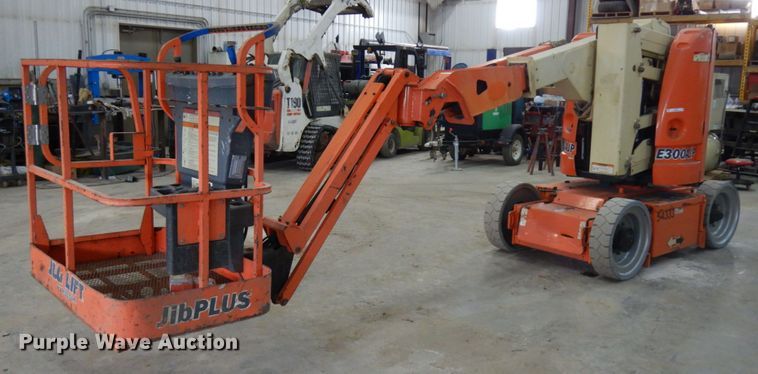 image for item IA9344 2007 JLG E300AJP  boom lift