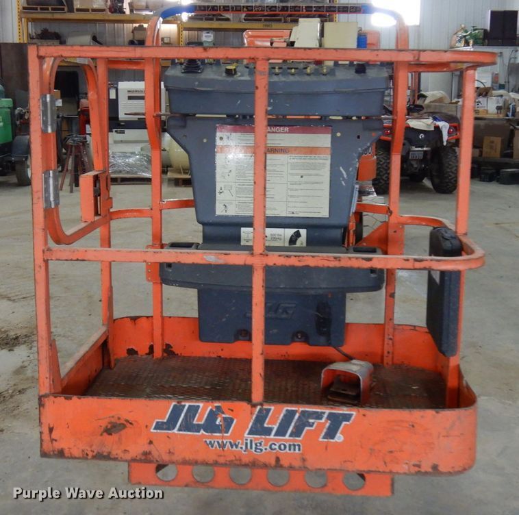 image for item IA9344 2007 JLG E300AJP  boom lift