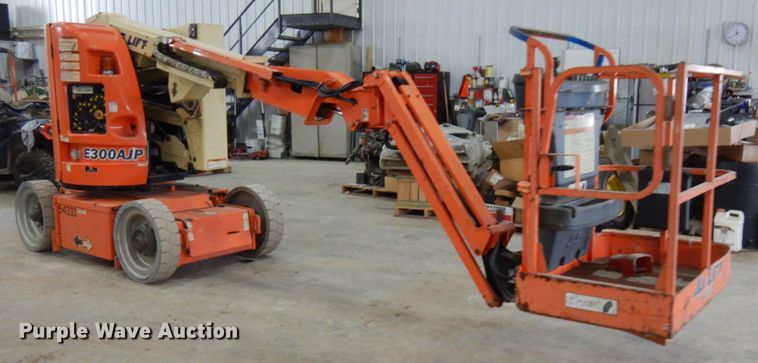 image for item IA9344 2007 JLG E300AJP  boom lift
