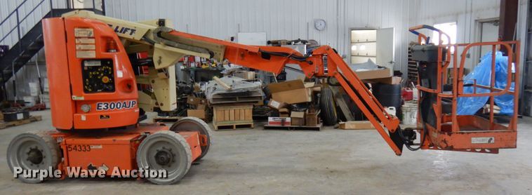 image for item IA9344 2007 JLG E300AJP  boom lift