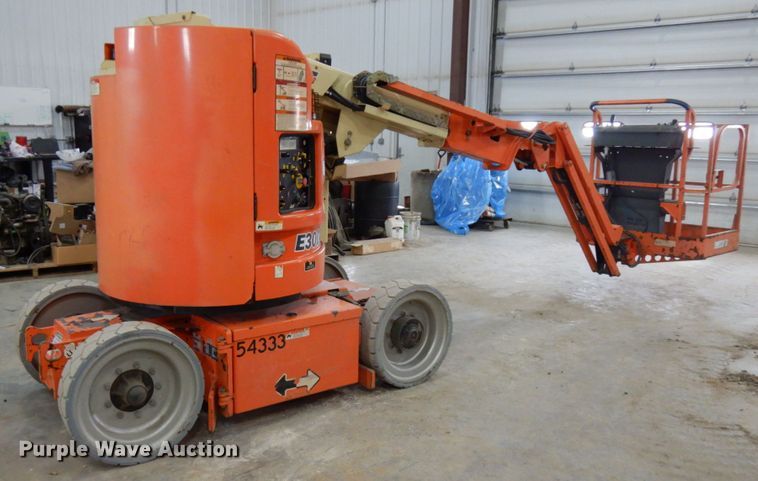 image for item IA9344 2007 JLG E300AJP  boom lift