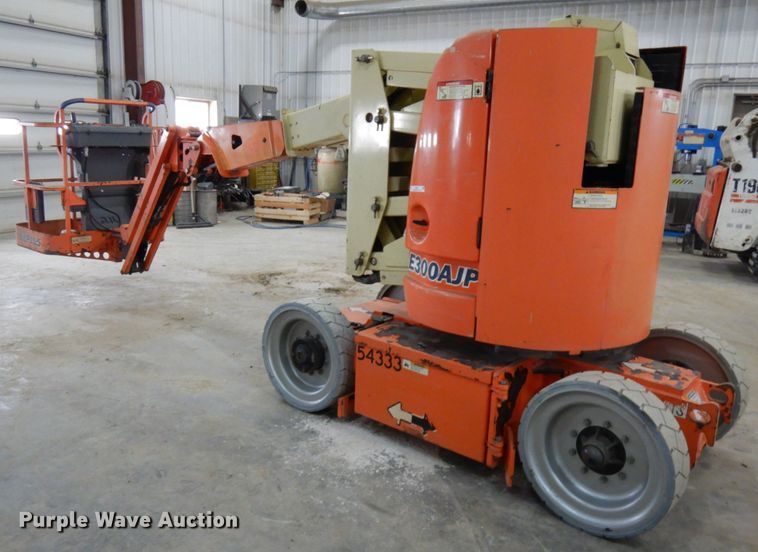 image for item IA9344 2007 JLG E300AJP  boom lift
