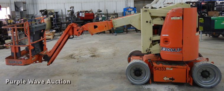 image for item IA9344 2007 JLG E300AJP  boom lift