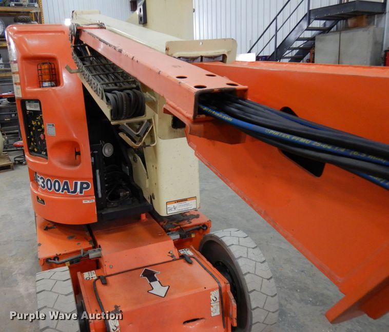 image for item IA9344 2007 JLG E300AJP  boom lift