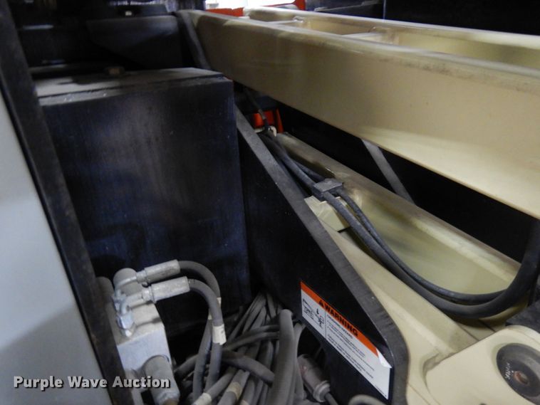 image for item IA9344 2007 JLG E300AJP  boom lift