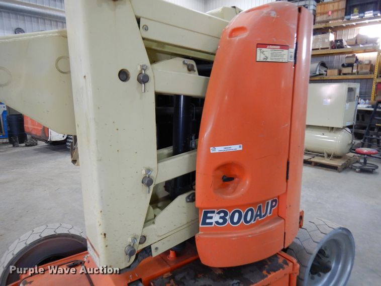 image for item IA9344 2007 JLG E300AJP  boom lift