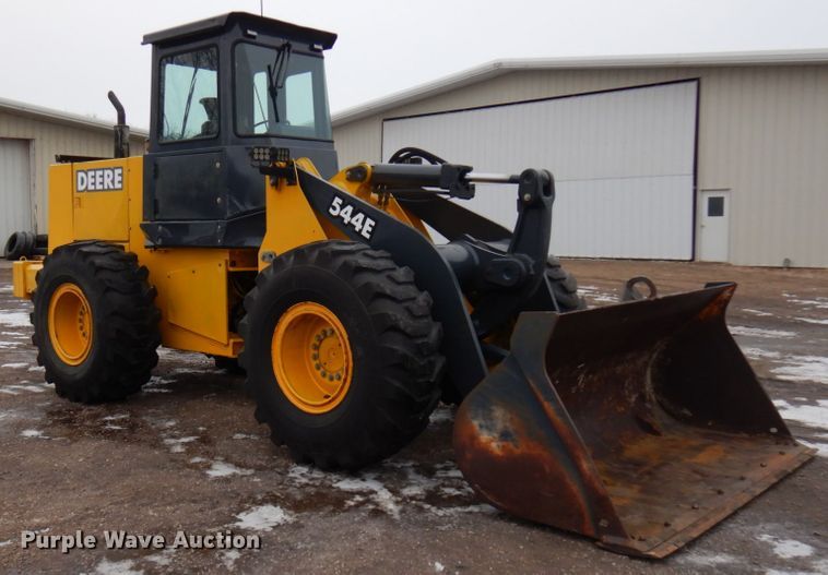 image for item IA9364 1989 John Deere 544E  wheel loader