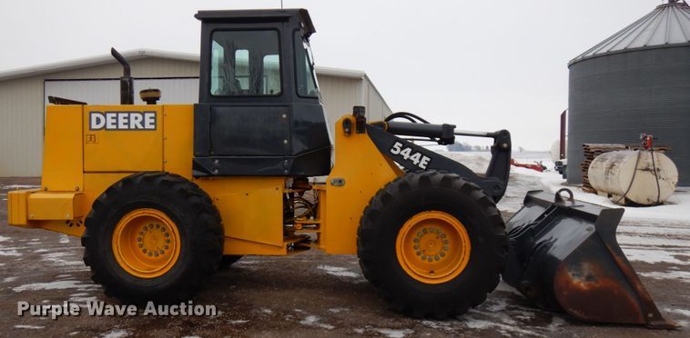 image for item IA9364 1989 John Deere 544E  wheel loader