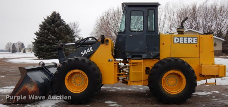 image for item IA9364 1989 John Deere 544E  wheel loader