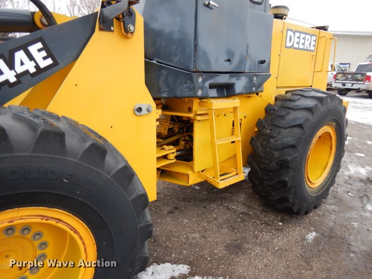 image for item IA9364 1989 John Deere 544E  wheel loader