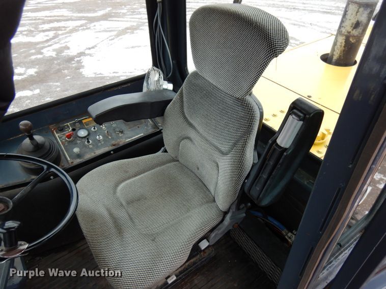 image for item IA9364 1989 John Deere 544E  wheel loader