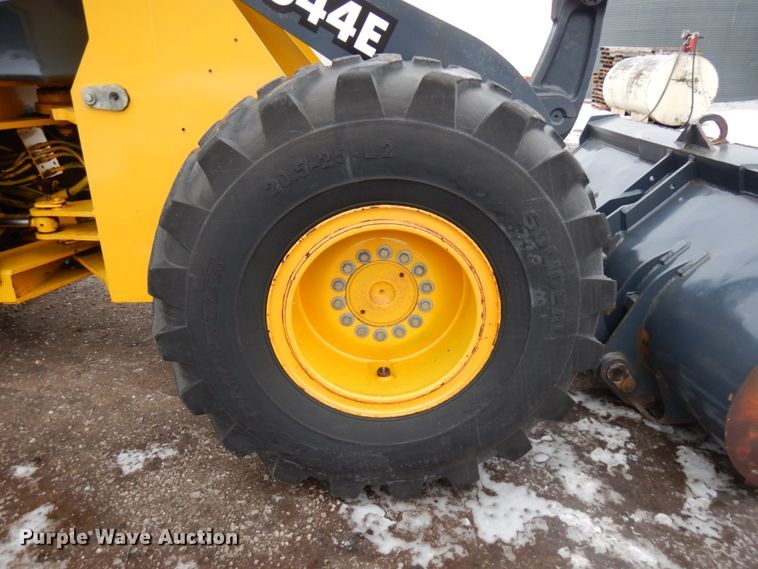 image for item IA9364 1989 John Deere 544E  wheel loader
