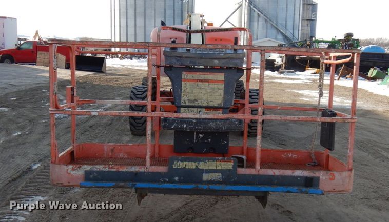 image for item IA9372 2004 JLG 400S  boom lift