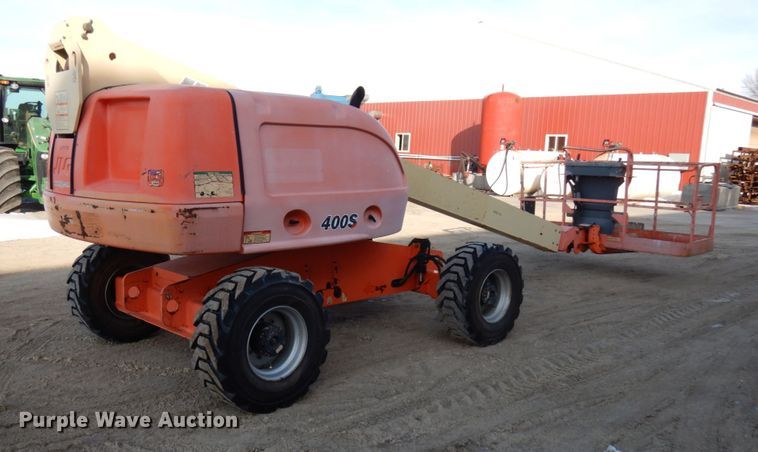 image for item IA9372 2004 JLG 400S  boom lift