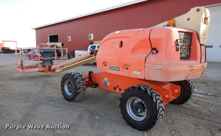 image for item IA9372 2004 JLG 400S  boom lift