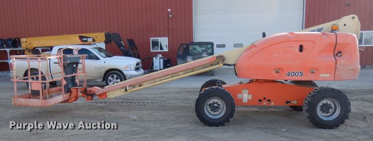 image for item IA9372 2004 JLG 400S  boom lift