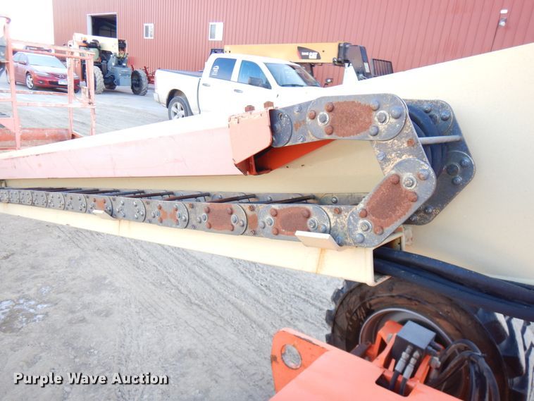 image for item IA9372 2004 JLG 400S  boom lift