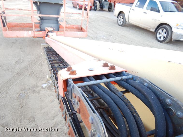 image for item IA9372 2004 JLG 400S  boom lift