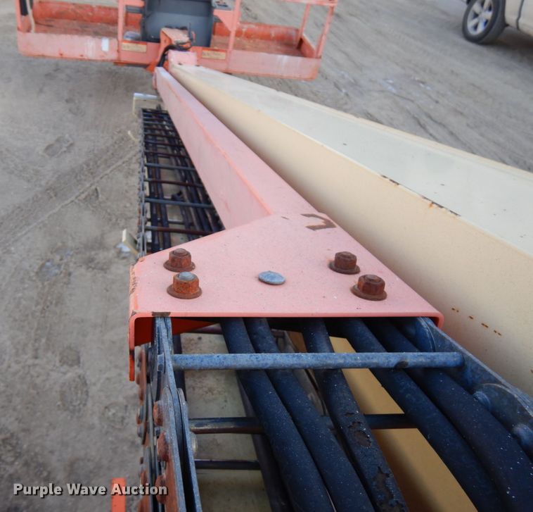 image for item IA9372 2004 JLG 400S  boom lift