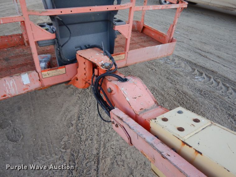 image for item IA9372 2004 JLG 400S  boom lift