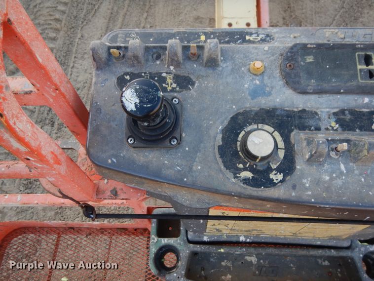 image for item IA9372 2004 JLG 400S  boom lift