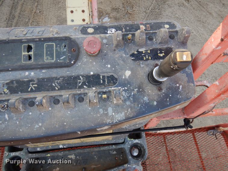 image for item IA9372 2004 JLG 400S  boom lift