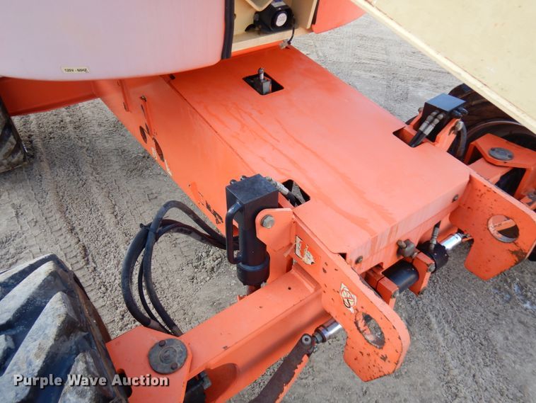 image for item IA9372 2004 JLG 400S  boom lift
