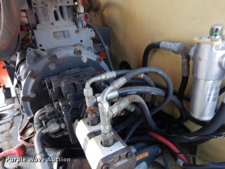 image for item IA9372 2004 JLG 400S  boom lift