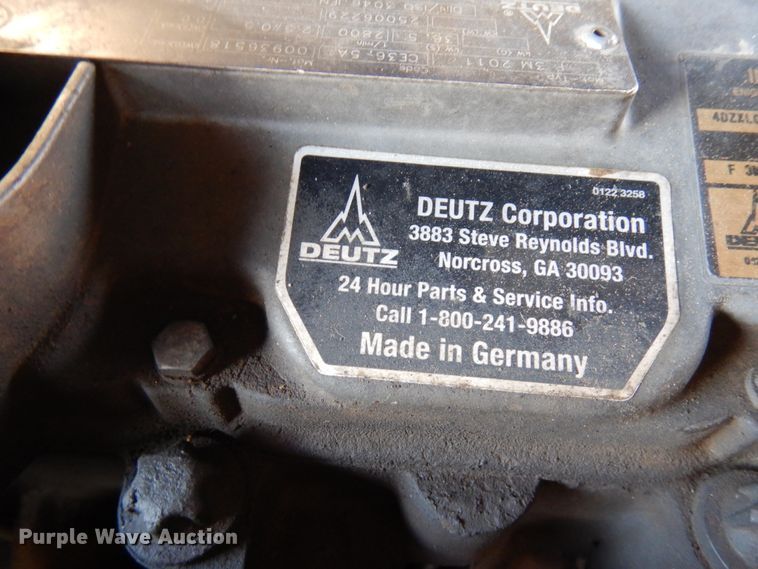 image for item IA9372 2004 JLG 400S  boom lift