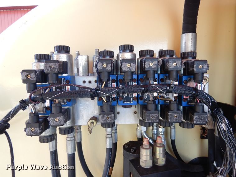 image for item IA9372 2004 JLG 400S  boom lift