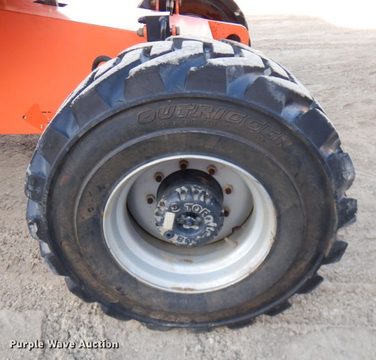 image for item IA9372 2004 JLG 400S  boom lift