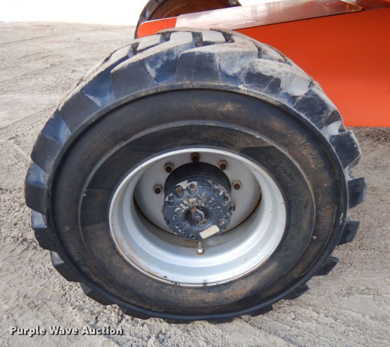 image for item IA9372 2004 JLG 400S  boom lift