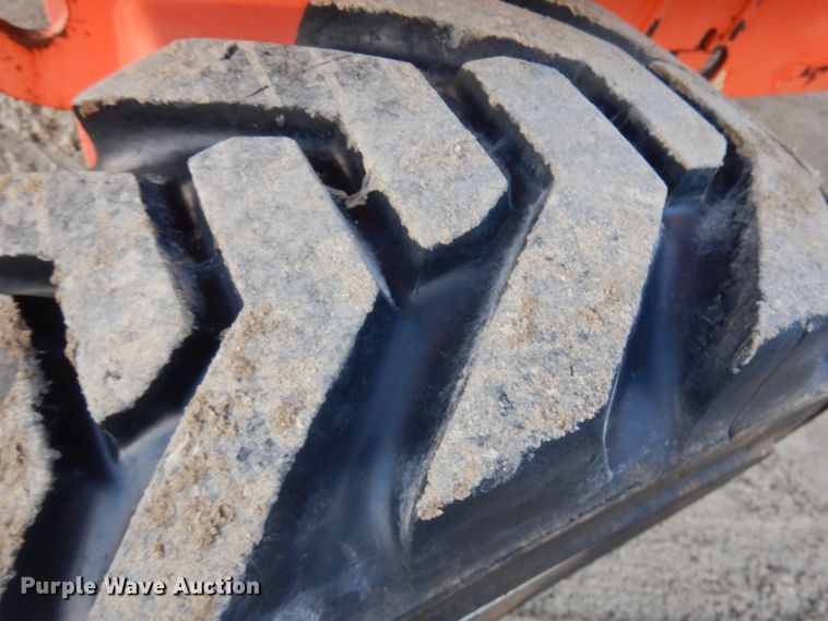 image for item IA9372 2004 JLG 400S  boom lift