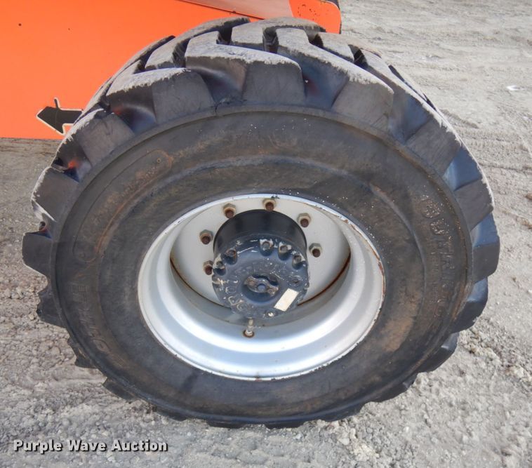 image for item IA9372 2004 JLG 400S  boom lift