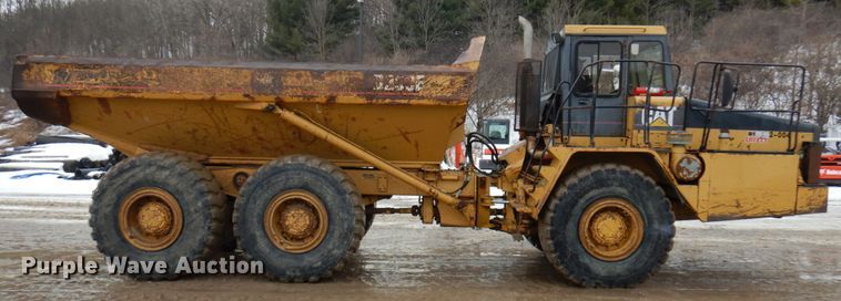 image for item IA9379 1995 Caterpillar D250E  haul truck