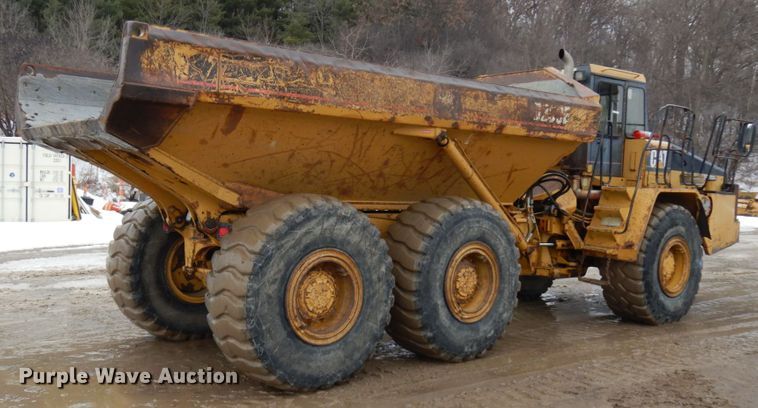image for item IA9379 1995 Caterpillar D250E  haul truck