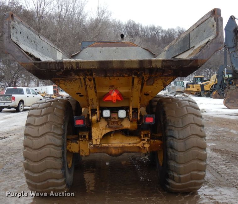 image for item IA9379 1995 Caterpillar D250E  haul truck