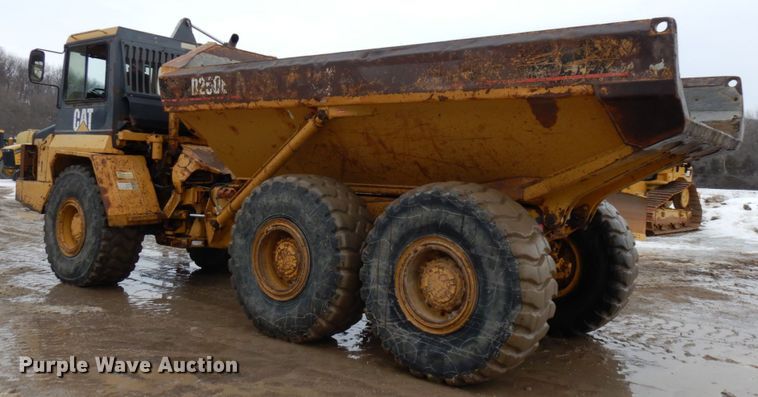 image for item IA9379 1995 Caterpillar D250E  haul truck