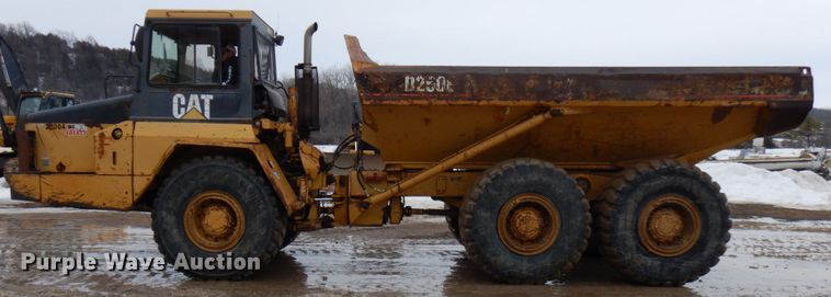 image for item IA9379 1995 Caterpillar D250E  haul truck