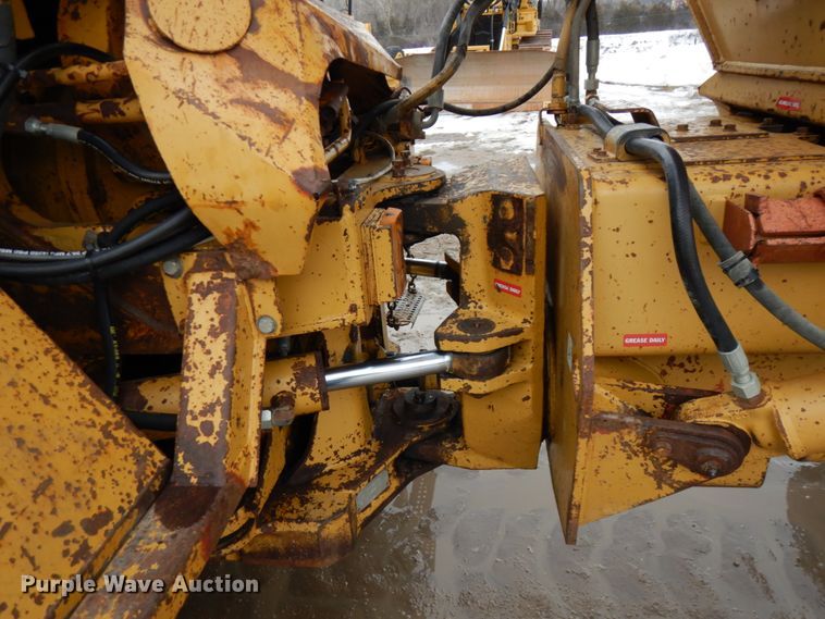 image for item IA9379 1995 Caterpillar D250E  haul truck