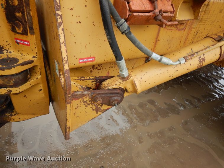 image for item IA9379 1995 Caterpillar D250E  haul truck